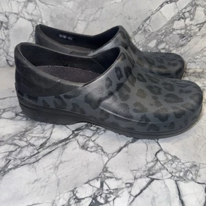 Crocs Neria Pro II Leopard Print Graphic Clog Women’s Size 9 Black Comfort Shoes - Picture 1 of 4