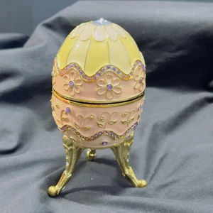 Bijou Music Box Collezione Rosa Crema Smalto Trinket Uovo 3 Gambe Strass 5,5" - Foto 1 di 10