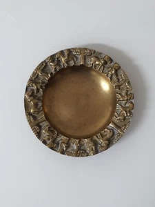 Alter Aschenbecher Messing / Bronze, 630 gramm, DM 14 cm schöne Motiven 50er - Bild 1 von 13