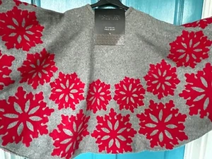 NEW RACHEL 52" GREY RED BOUCLE FLANNEL SNOWFLAKE❄️CHRISTMAS TREE🎄SKIRT CLASSIC! - Picture 1 of 24