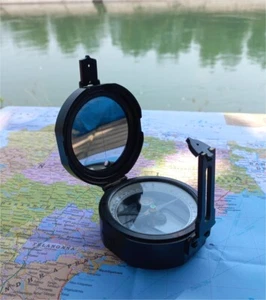 Vintage schwarzer Brunton Kompass mit Lederetui (funktionstüchtig) - Bild 1 von 6