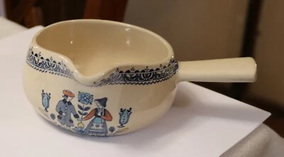 Johnson Brothers Old 花岗岩心形和花朵 Gravy / Sauce Boat England — 第 1/3 张图片