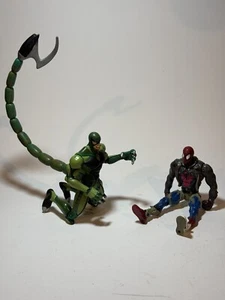 Marvel Classic Scorpion vs Battle Ravaged Spider Man Classics - Picture 1 of 7