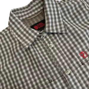 Fjallraven Shirt Mens Small Short Sleeve Hiking Trekking Button Up Check Vented - Picture 1 of 12