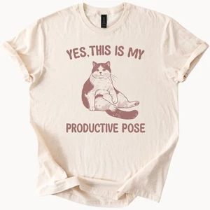 Cat Productive Pose T-Shirt lustig Katze entspannt Katzenliebhaber Shirt - Bild 1 von 6