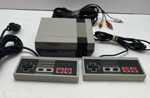 Autentica Nintendo NES Classic Edition Mini Console USA con 667 giochi - Foto 1 di 9
