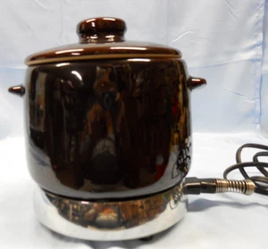 WEST BEND Bohnentopf Topf Deckel Vintage Steingut braun mit Kochplatte - Bild 1 von 9