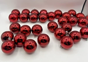 30 Burgunderrote Weihnachtsschmuck 2,5" bruchsichere Kugel Dekorationen Posten - Bild 1 von 6