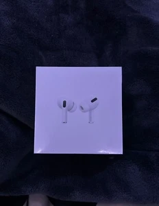 AirPods Pro 2nd Generation With MagSafe Charging Case - Photo 1 sur 3