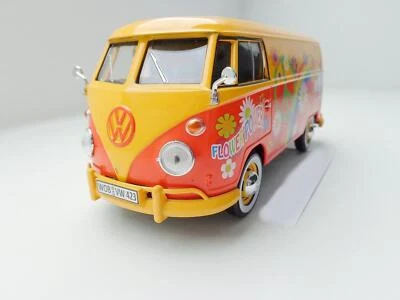 Volkswagen VW T1 Transporter Modellino Flower Power Motormax 1:24 79563 Nuovo - Immagine 1 di 4