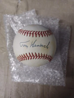 Bola de beisebol oficial autografada por Tom Henrich da liga americana - Imagem 1 de 2