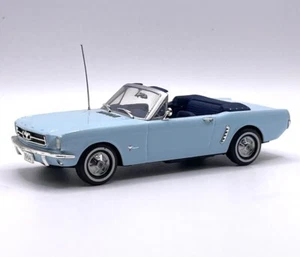 Minichamps Ford Mustang Cabriolet Bj.1964 in blau, 1:43 X01 - Bild 1 von 3