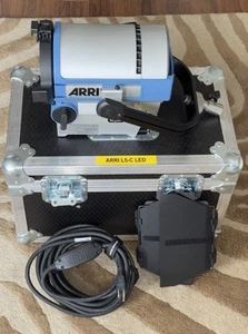 ARRI L5C LED Fresnel with barn doors And Hard Case - Picture 1 of 8