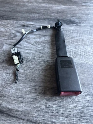 Ford Fusion 2013-16 cinturón de seguridad del lado del pasajero delantero derecho hebilla OEM Foto 1 de 4