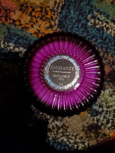 ENCHANTE Soja Mischung Kerze Bergamotte & Fig. Schönes geschliffenes lila Glas.*SEHR SELTEN* - Bild 1 von 3