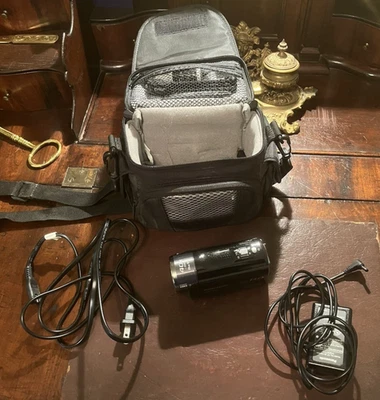 Panasonic HDC-SD90 Handheld High Definition Camcorder Black 5.0 Megapixels - Image 1 of 4