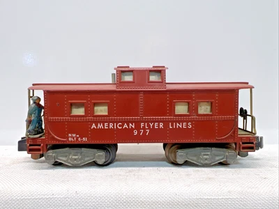 AMERICAN FLYER LINES S GAUGE OPERATING BRAKEMAN CABOOSE #977 - Image 1 of 4