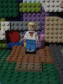 Lego Scooby-Doo Minifigure Fred Jones 75902 (scd008) *damaged*