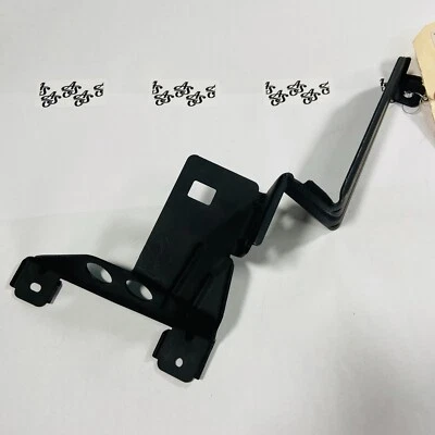 Genuine Mercedes Rear Bracket for ML Class A 163 885 33 14 - Image 1 of 4