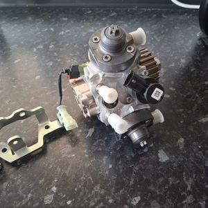 DISCOVERY 4 & RANGE ROVER SPORT 3.0 TDV6 FUEL INJECTION PUMP BOSCH - LR078840 - Picture 1 of 2