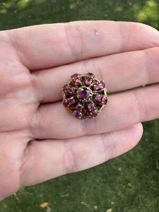 Anillo de cóctel Estate 14k escalonado 17 piedras rojas talla 4,5 impresionante 5,5 gramos firmado - Imagen 1 de 7