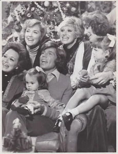 1976 Press Photo The Lennon Sisters in "The John Davidson Christmas Show" - Picture 1 of 2