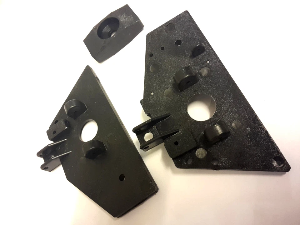 3 Halterungen Hinten X Differential Ersatzteile MANTUA MODEL 22338 Modell RC - Bild 1 von 1