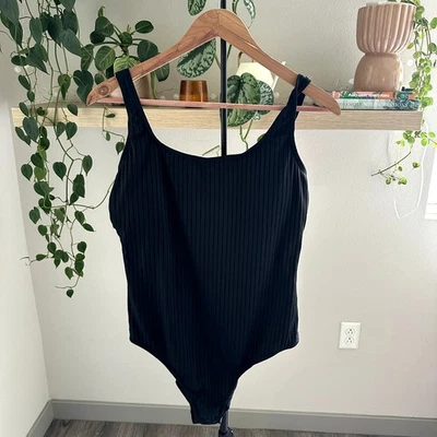 Maiô feminino Decreto preto com nervuras peça única GG atrevido novo com etiquetas - Imagem 1 de 4