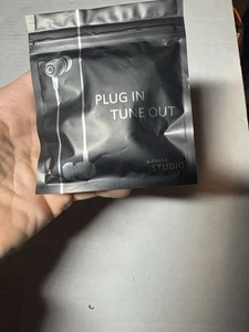 Nuove cuffie auricolari isolamento DELTA Airlines Studio "Plug In Tune Out"  - Foto 1 di 2