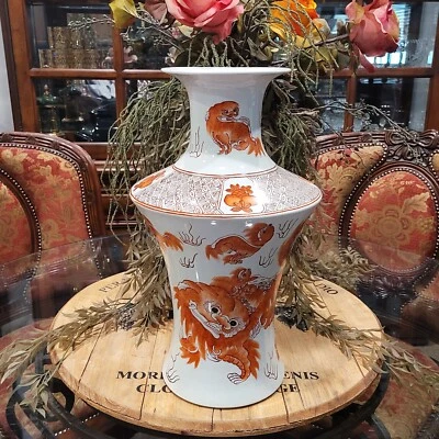 Jarrón de porcelana Foo Lions rojo de hierro chino vintage con caligrafía Foto 1 de 4