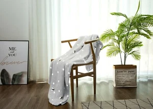 Supersoft Stunning Bumble Bee Design Throw in Grey 150cm x 200cm - Picture 1 of 3