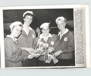 US OLYMPIC Frauen SCHWIMMTEAM Tiger Maskottchen NEW YORK Vintage 1960 Pressefoto - Bild 1 von 2