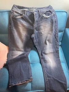 Pantalones de mezclilla para mujer de Maurices, talla 11/12 corte bota corto lavado de socorro bolsillo cosido - Imagen 1 de 6