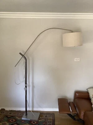 Lâmpada de assoalho moderna ajustável arco meados do século com base - Imagem 1 de 3