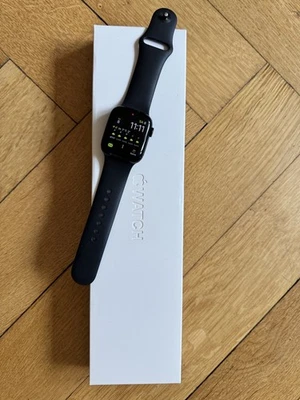 Apple Watch Series 8 41mm Mitternacht Aluminiumgehäuse mit Sportarmband 2 Größen - Bild 1 von 4