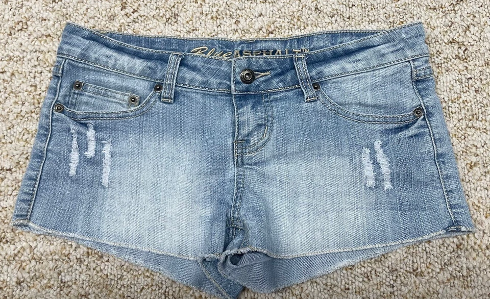 Calça jeans feminina azul asfalto tamanho 7 booty shorts azul stretch desgastado (cintura 32") - Imagem 1 de 4