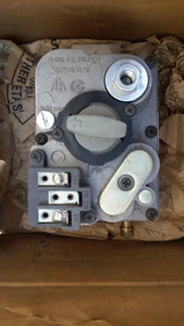 Lennox 24V, 1/2" x 1/2" inlet/outlet, Standing Pilot, Step Opening, Natural Gas - Bild 1 von 7