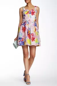Neu mit Etikett $ 400 Trina Turk Elin Fit & Flare Sommerkleid Damen mit Ösen Blumendruck 8 - Bild 1 von 12