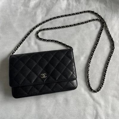 AUTÊNTICA BOLSA TIRACOLO CHANEL carteira em corrente - preta caviar/ferramenta prata - Imagem 1 de 4