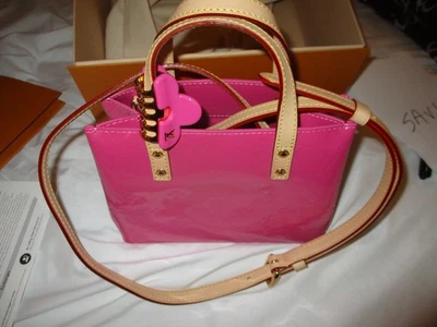 Nuevo en Caja Bolso Louis Vuitton Reade PM Cuero Vernis Rosa Neón Foto 1 de 4