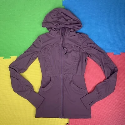 Jaqueta Lululemon feminina tamanho 4 estúdio de dança III roxa neblina com capuz zíper completo - Imagem 1 de 4