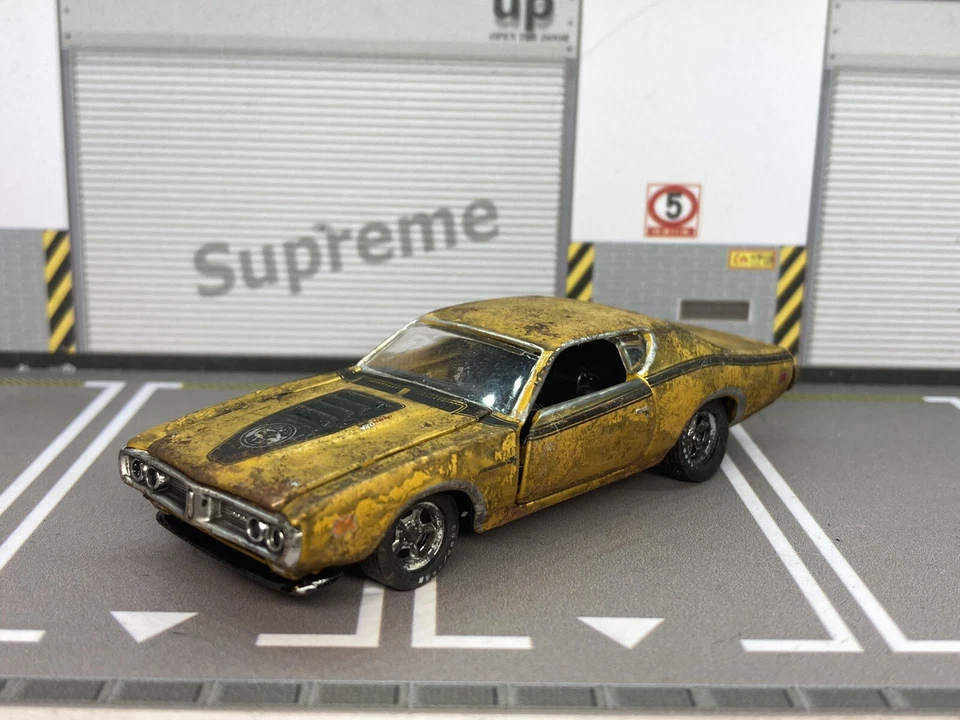 Dodge Charger Super Bee 1971 oxidado desgastado personalizado 1/64 diecast granero encontrar coche Foto 1 de 4