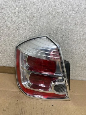 Luz trasera lateral izquierda Nissan Sentra 2007 a 2012 conductor U2863 DW Foto 1 de 4