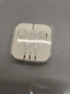 Unopened Apple Ear Pods Wired - Photo 1 sur 3