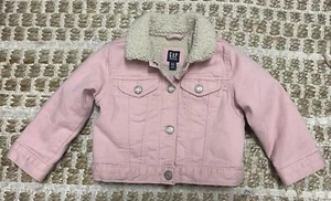 Gap Denim Mädchen Größe 18-24 Monate Sherpa Fleece gefüttert rosa Jeansjacke mit Taschen - Bild 1 von 13