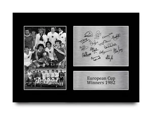 Aston Villa 1982 Europapokalsieger gedrucktes Autogrammfoto ein Fußballfan - Bild 1 von 33
