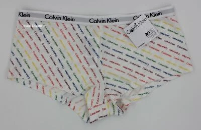 Bermuda masculina nova com etiquetas Calvin Klein QP1064 "Prizm" logotipo algodão, estampa de logotipo branco/orgulho - Imagem 1 de 4