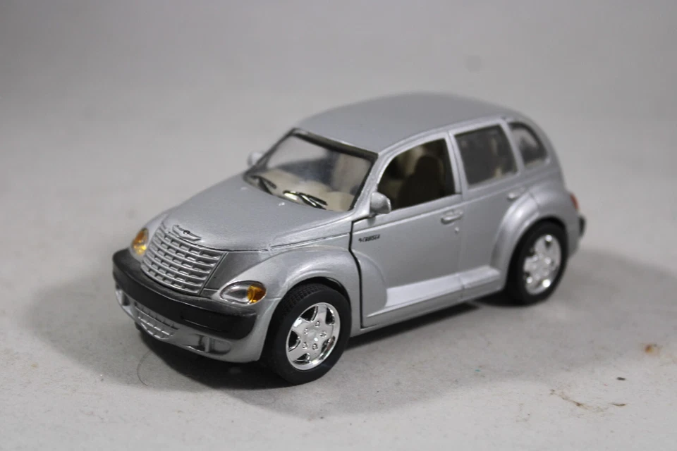 2000 SAICO Chrysler PT CRUISER 1/34 Scale Silver Opening Doors & Hatch DP5019 - Image 1 of 4
