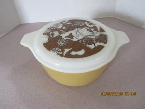 Promo Pyrex Nouveau Floral Promotional 2.5 qt Round Casserole w Lid Gold Brown - Picture 1 of 6