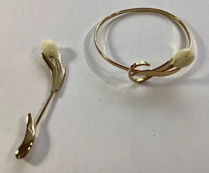Vintage AVON Lucite Tulpenarmband & passende Stecknadel goldfarben schönes SET - Bild 1 von 1
